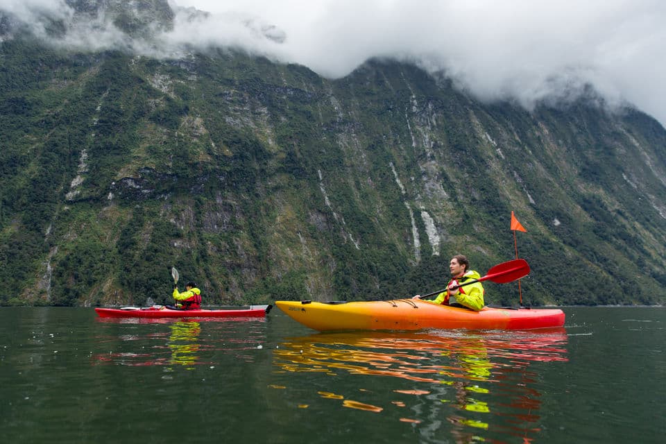 Navigation le long des parois rocheuses