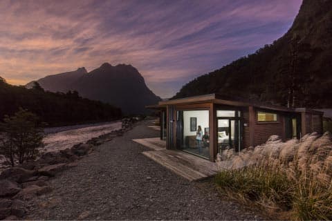 Luxury Riverside Chalet - Milford Sound Lodge