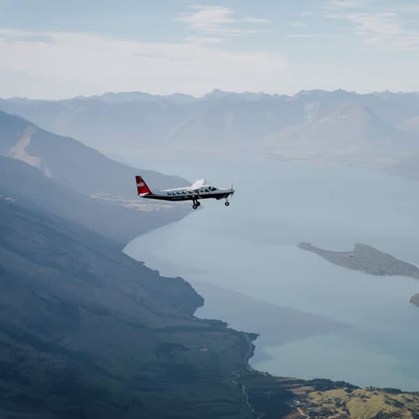 Desde Queenstown: excursión de un día a Milford Sound en avión y en barco